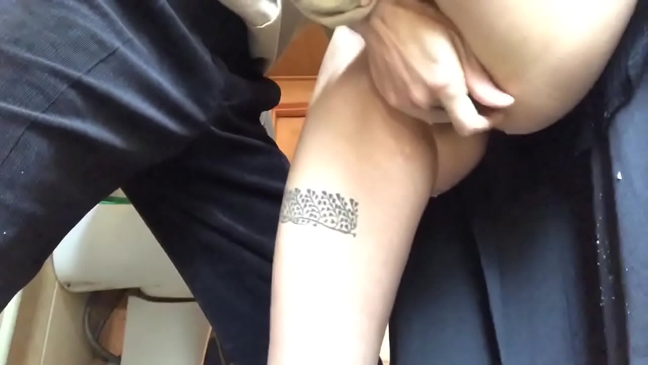 ស្រក់ទឹកមាត់ក្នុងបន្ទប់ទឹកសាលា ឈានដល់ចំណុចកំពូលពិតៗ - គ្រូខ្ញុំខំអស់ពីសមត្ថភាព